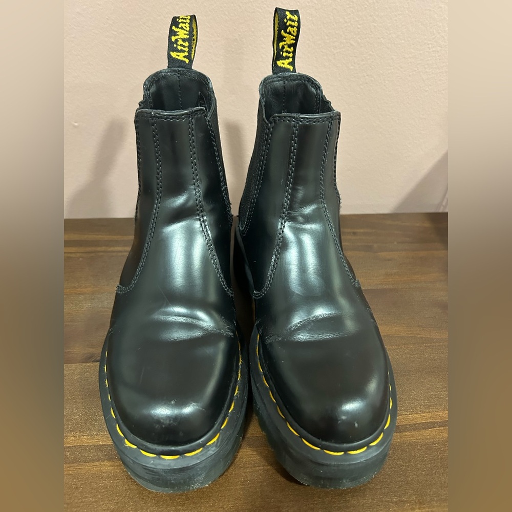 Dr. Martens 2976 SMOOTH LEATHER PLATFORM CHELSEA BOOTS